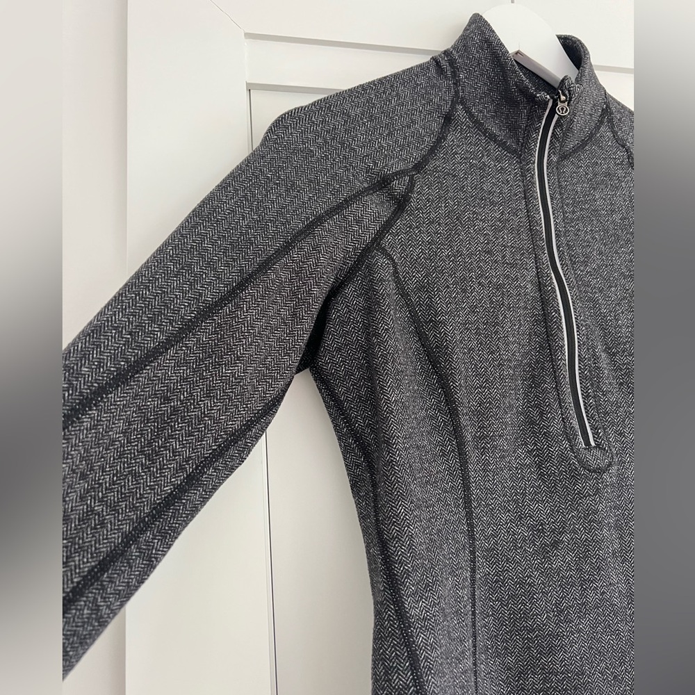 Lululemon Grey Herringbone Pullover - image 5